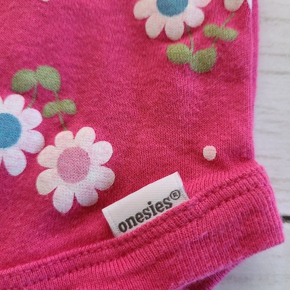 ♡ 5/$20 - Onesie Girl's Magenta Pink Floral Short Sleeve Bodysuit 0-3mo. - Picture 4 of 6